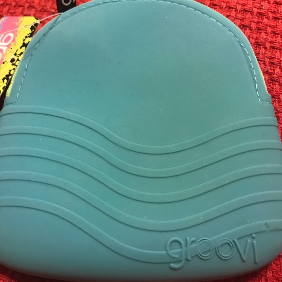 COPY - Never used Large Groovi zippered wallet/bag - Picture 2 of 3
